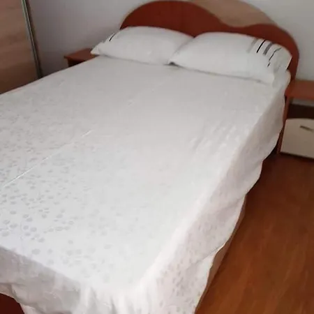 Penzion Casa Cu Camere De Inchiriat Plata La Cazare Pretul Este Pe O Camera *