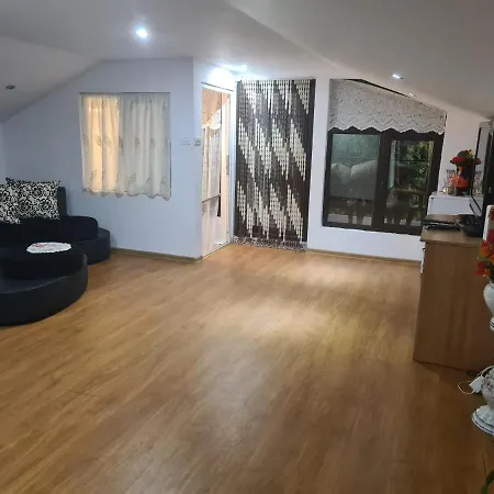 Casa cu camere de închiriat plata la cazare prețul este pe o camera