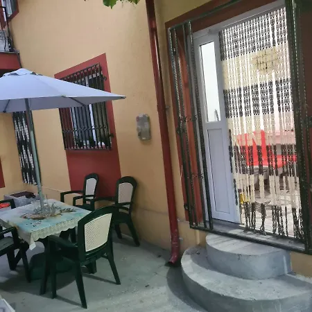 Pensiune Casa cu camere de închiriat plata la cazare prețul este pe o camera
